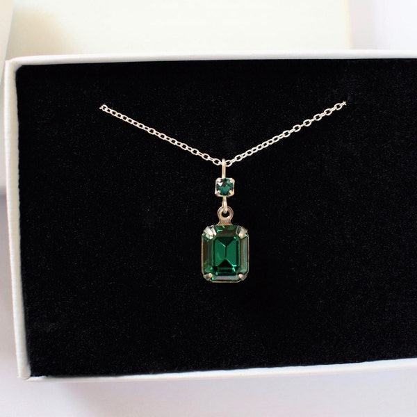 Emerald Green and Silver Pendant Necklace, Vintage Inspired Pendant Necklace, Emerald Necklace, Emerald Jewellery, Bridal Jewellery