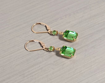 Pendientes de peridoto verde y dorado con cierre de palanca, pendientes de peridoto, pendientes de inspiración vintage, pendientes art déco, joyas de novia, pendientes colgantes
