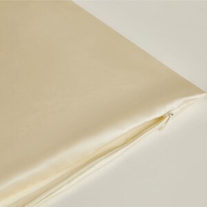 80 x 80 cm silk pillowcase 22 momme, tire closure High-quality silk bed linen Gift idea Cream white image 3