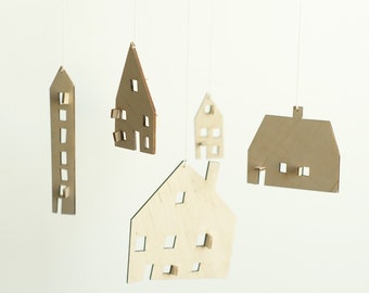 TRÄHUS / babymobil / barnkammarmobil / trähusmobil / spjälsängsmobil / vita husmobil