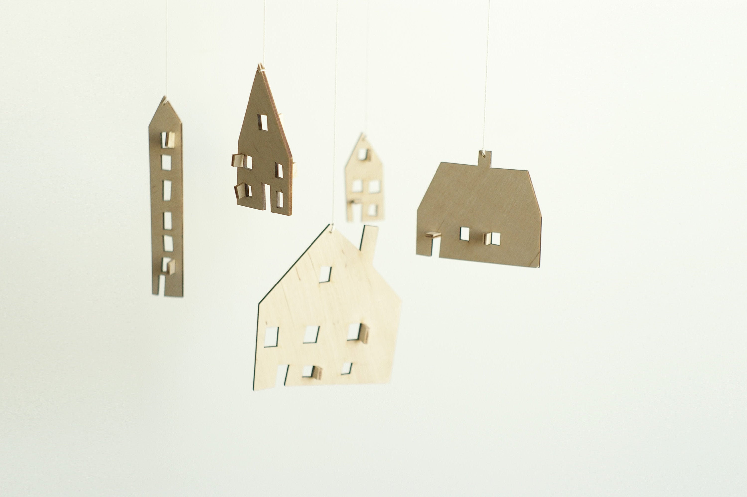 WOOD HOUSES / baby mobile / pépinière mobile / maison en bois mobile / baby crib mobile / maisons blanches mobiles