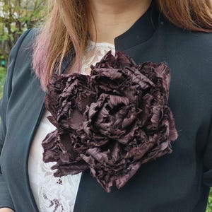 Large flower brooch spectacular flower satin pin, large flower accessory, fashionable rose clip brooch, Mother&#39;s Day pin, chic accessory