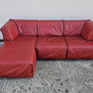 Corner Sofa &quot;Cardigan&quot; designed by Vico Magistretti for Cassina, done in red leather // Made in Italy in 1970s