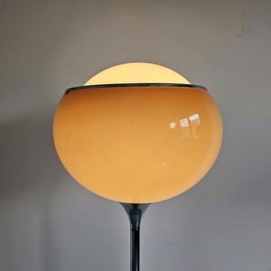 Mid Century Modern Stehlampe &quot;Bud Grande&quot; von Harvey Guzzini, hergestellt von Meblo // Made in Jugoslawien in den 1960er Jahren.&quot;