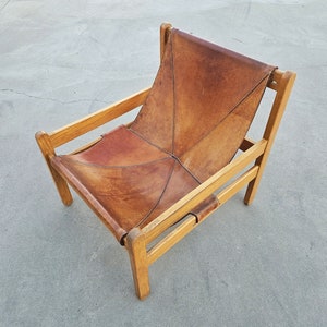 Brazilian Mid Century Modern Cognac Leather Sling Chair with beautiful patina // Made in Brazil in 1970s