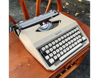 Vintage Mercedes Typewriter // Made in Italy // Mercedes Typewriter