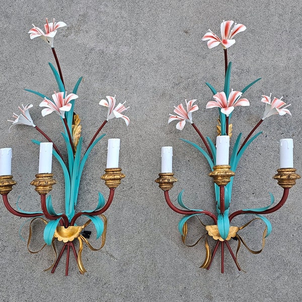 Pair of Extra Large Hollywood Regency Painted and Gold Plated Tole Sconces in shape of Lilly Flowers // Made in Italy in 1960s