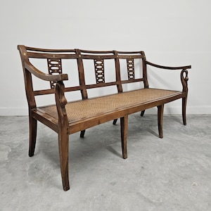 Spätes 18.Jh. Sofa im Dirctoire Stil, in Nussbaum mit Messingintarsien, Rattansitz // Made in France cca. 1795