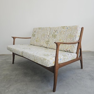 Sehr seltenes Mid Century Modern 2 Sitzer Sofa entworfen von Arne Vodder in Teakholz // Made in Denmark in den 1960er Jahren