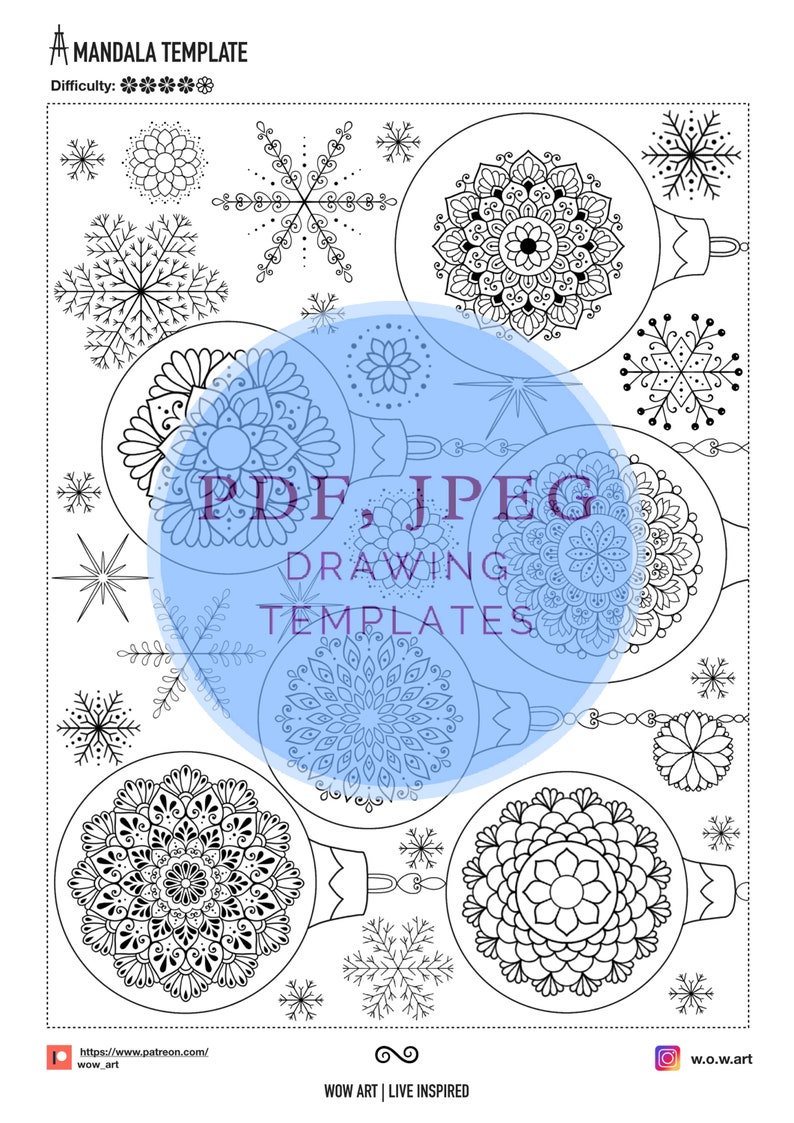 Puede incluir: Una plantilla de mandala imprimible en blanco y negro con adornos navide&ntilde;os y copos de nieve. El texto "PDF, JPEG DRAWING TEMPLATES" est&aacute; en un c&iacute;rculo azul.