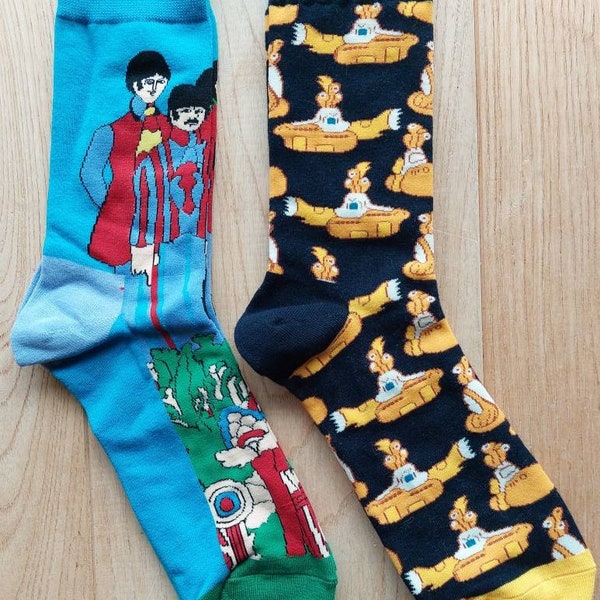 Chaussettes des Beatles. John, Paul, George et Ringo. Deux paires. Le Sgt Pepper et le sous-marin jaune.