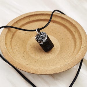 Colar de turmalina negra bruta, colar com pingente de turmalina com pedras preciosas naturais, colar de cristal de turmalina, presente de dia das mães, presente feito à mão