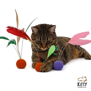 Feather Cat Toss Toy – Handmade Wool Felt Ball, Catnip Infused Play Toy for Active Cats