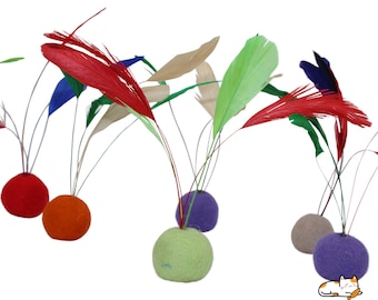 Jouet à lancer pour chat en plumes - Balle en feutre de laine faite main, jouet de jeu infusé d'herbe à chat pour chats actifs