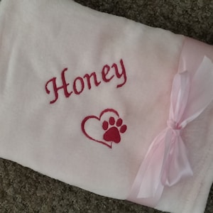 Personalised, embroidered dog/cat puppy/kitten blanket. Can be plain, with paw print only or with paw print and your pet's name. zdjęcie 8