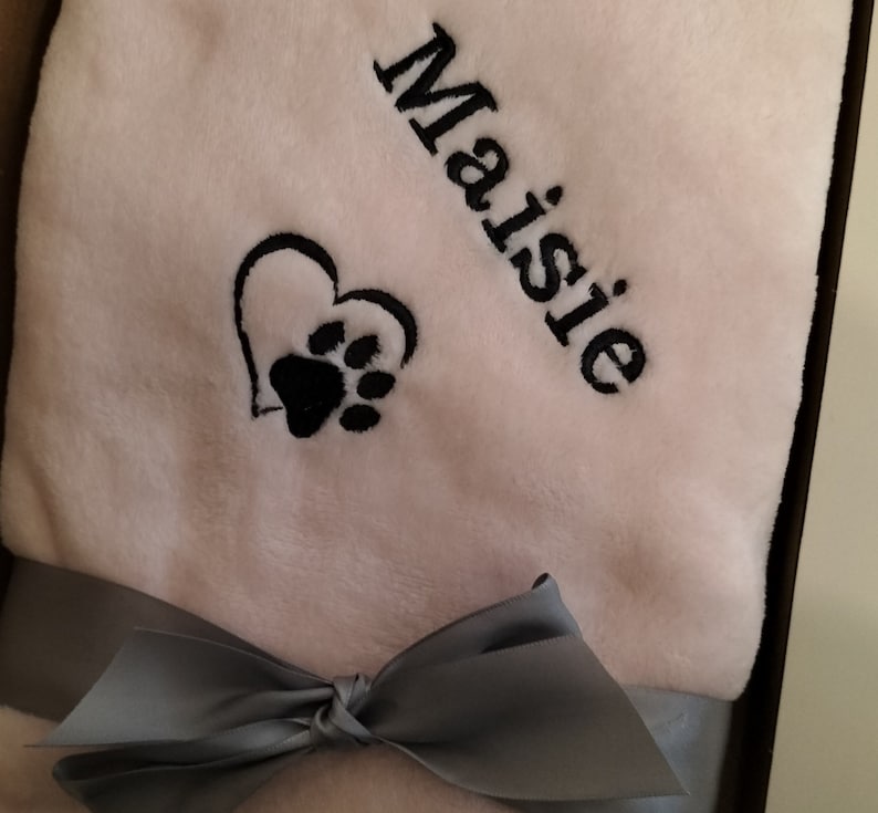 Personalised, embroidered dog/cat puppy/kitten blanket. Can be plain, with paw print only or with paw print and your pet's name. image 4