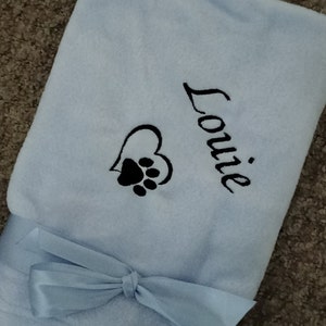 Personalised, embroidered dog/cat puppy/kitten blanket. Can be plain, with paw print only or with paw print and your pet's name. zdjęcie 6
