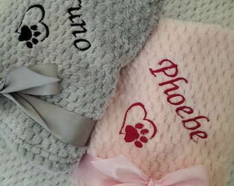 Personalised, embroidered dog/cat puppy/kitten blanket. Can be plain, with paw print only or with paw print and your pet's name.