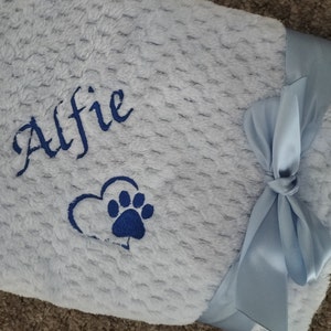 Personalised, embroidered dog/cat puppy/kitten blanket. Can be plain, with paw print only or with paw print and your pet's name. zdjęcie 4