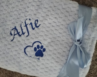 Personalised, embroidered dog/cat puppy/kitten blanket. Can be plain, with paw print only or with paw print and your pet's name.