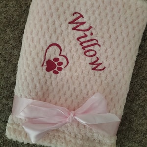 Personalised, embroidered dog/cat puppy/kitten blanket. Can be plain, with paw print only or with paw print and your pet's name. zdjęcie 3