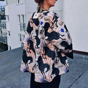 Bestselling reversible Kimono Horses made of organic cotton with horse motif designed by illustrator Anna Rudak oversize image 6