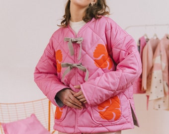 Veste femme casual matelassée coquelicots rouges sur fond rose | coton biologique | reliure reliure | poches | inspiré par le printemps