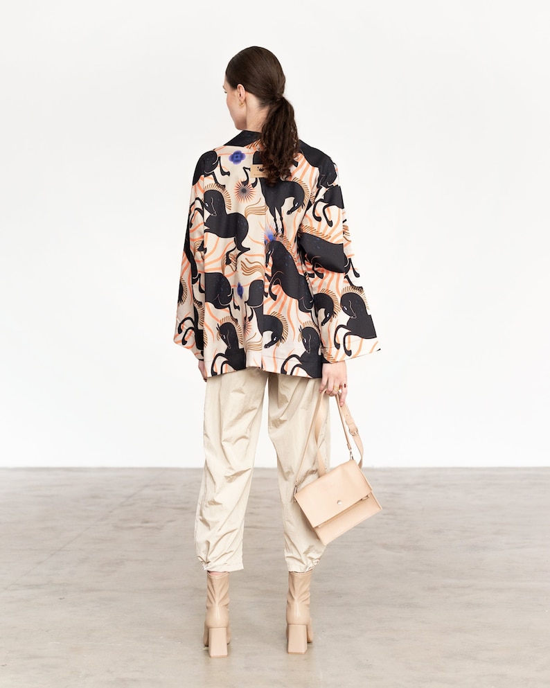 Bestselling reversible Kimono Horses made of organic cotton with horse motif designed by illustrator Anna Rudak oversize image 3