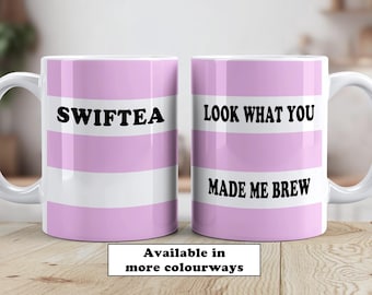 Mug Swiftea Look What You Made Me Brew - Cadeau d'anniversaire Mug Swiftea - Mug en céramique rayé Secret Santa - Mug drôle, cadeau pour les amateurs de café