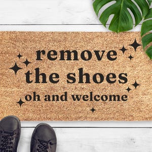 Capacho "Retire os Sapatos" - Tapete de Boas-Vindas Engraçado - Sapatos Proibidos, Tire os Sapatos - Presente de Boas-Vindas - Tapete de Entrada Sarcástico - Tapete Bonito para Área Externa