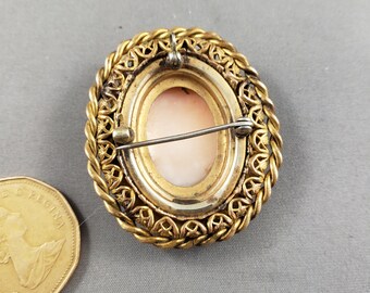 Broche Ancienne En Laiton Avec Camée Sculpté – Véritable écume – À Restaurer – Occasion