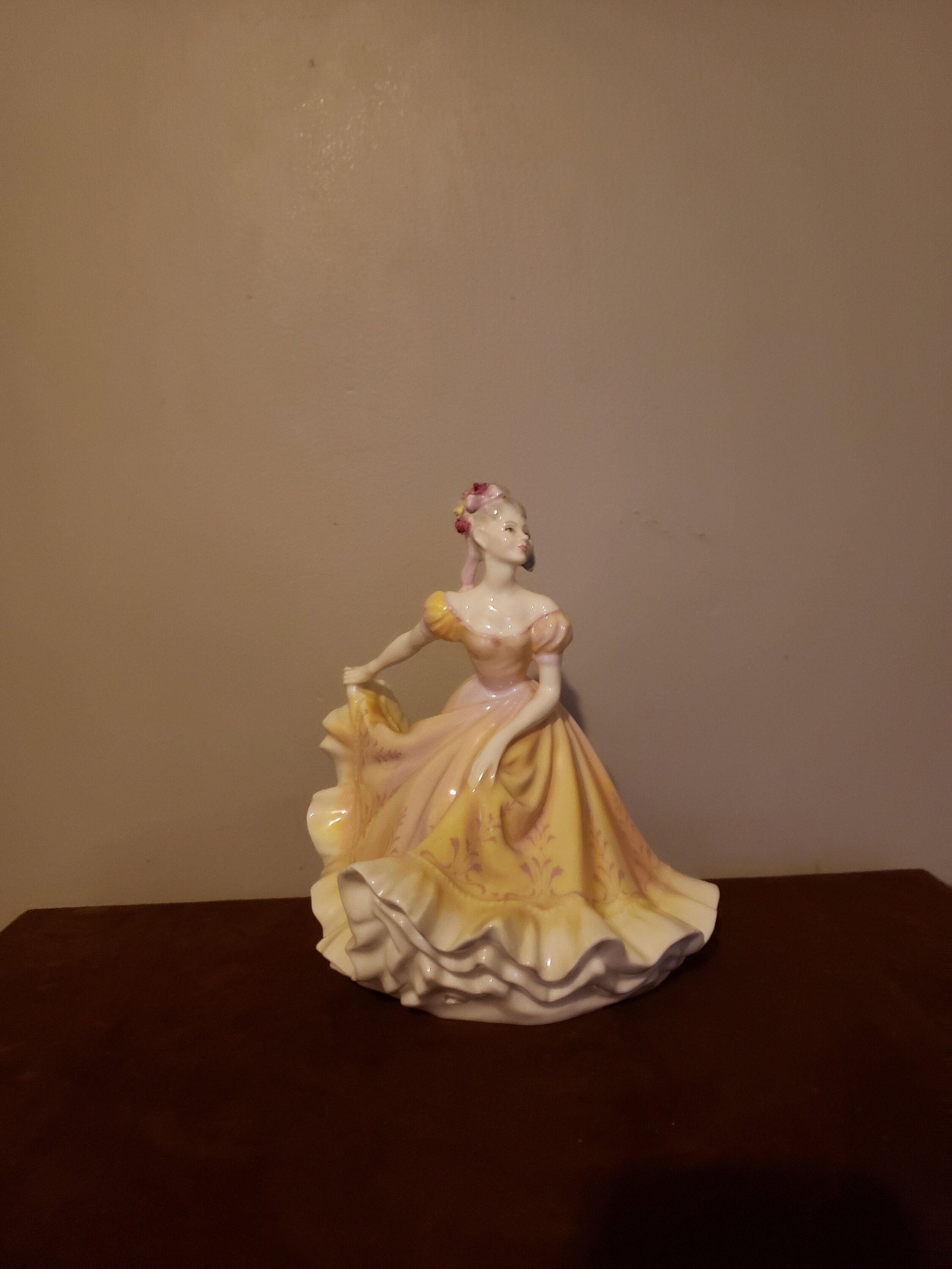   ロイヤルドルトンNinette doulton ロイヤルドルトンninette