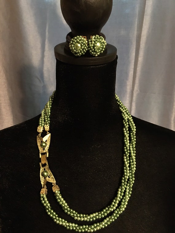 1950s Green Faux Pearl Necklace and Earrings - image 1