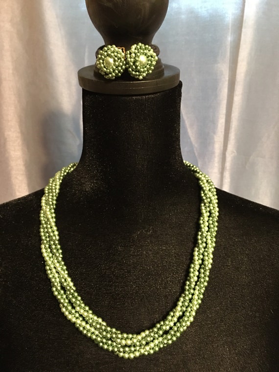 1950s Green Faux Pearl Necklace and Earrings - image 4