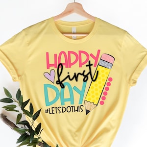Happy First Day of School Shirt, Lehrer Geschenk, Geschenk für Lehrer, Kindergarten Lehrer, Lehrer Wertschätzung, Zurück zur Schule Shirt