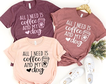 Tutto ciò di cui ho bisogno è il caffè e la mia camicia per cani, la camicia da caffè, la camicia del mio cane, le camicie da caffè divertenti, il regalo per gli amanti del caffè, la camicia per gli amanti dei cani, il regalo della mamma