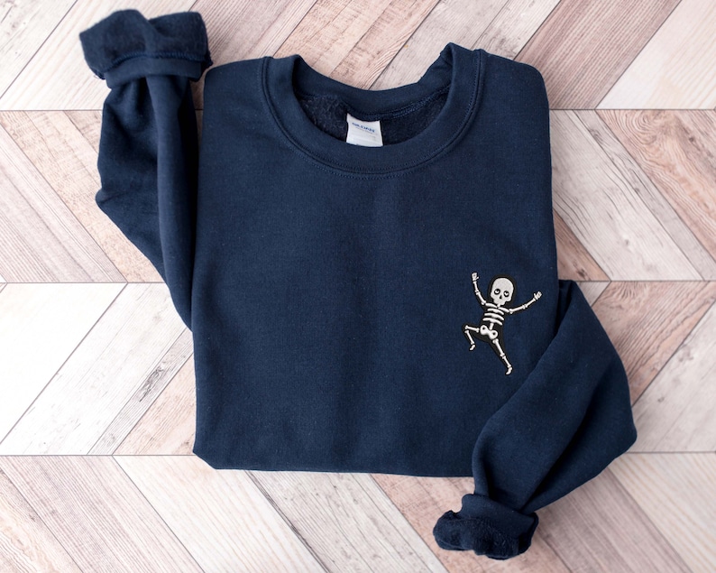 Besticktes Skeleton Sweatshirt, gesticktes Halloween Shirt, lustiges Skeleton Sweatshirt, lustiges Halloween Shirt, Halloween Sweatshirt Bild 4