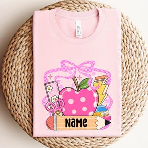 Camiseta personalizada para niños con nombre para la vuelta al cole, camiseta para niños pequeños de jardín de infantes con nombre, camiseta para el primer día de clases, camiseta con lápiz y nombre para niños.