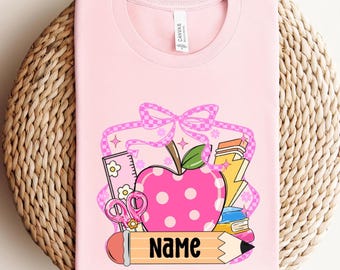 Maglietta personalizzata con nome per il ritorno a scuola dei bambini, maglietta per bambini piccoli con nome per l'asilo, maglietta per il primo giorno di scuola, maglietta con nome per bambini a forma di matita