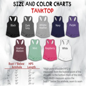 Pu&ograve; includere: Una tabella delle taglie e dei colori per canotte, che mostra vari colori tra cui nero, blu navy e bianco. La tabella include le misure del busto e della lunghezza HPS in pollici per le taglie dalla XS alla 2XL. Il testo sull'immagine recita "TANKTOP".