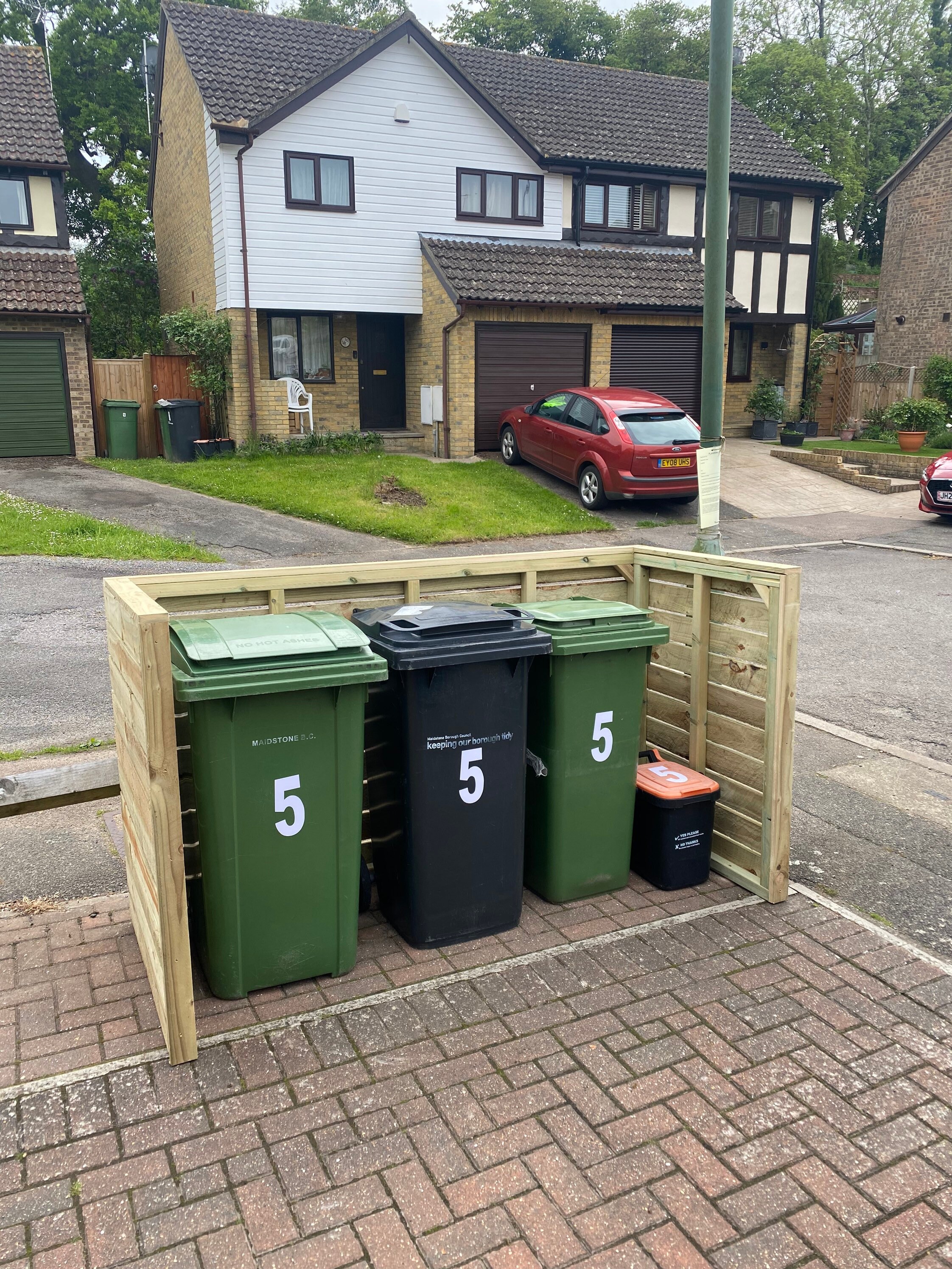 Bespoke handmade wheelie bin storage screens | Etsy