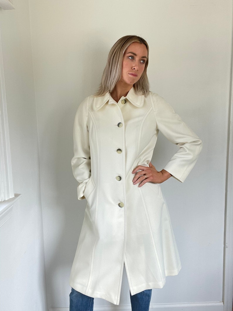1960s1970s Vintage London Fog White Coat