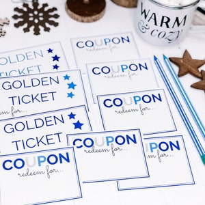 以下が含まれることがあります： 「GOLDEN TICKET」と「COUPON redeem for... 」と書かれた、青と白の印刷可能なクーポンセット。これらのクーポンは、ホリデーパーティーやイベントに最適です。