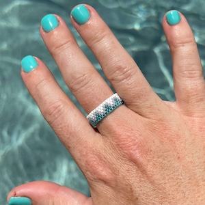 Miyuki 11/0 Delica seed bead ring using Peyote stitch