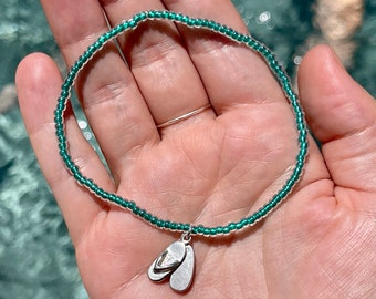 Cute stretchy anklet or bracelet made with 8/0 seed beads in your choice of color with a sterling silver flip flop charm!