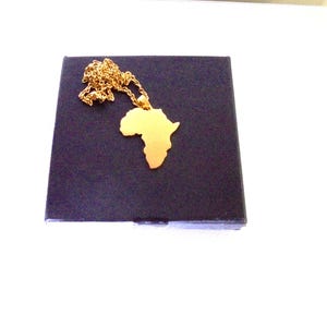 Collar con el mapa de ÁFRICA