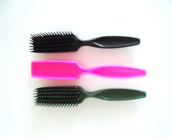 petite brosse à cheveux  rigide pour les pointes