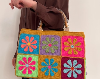 Crochet Granny Square Handbag: Felt-Lined Floral Patchwork Bag with Bamboo Handle