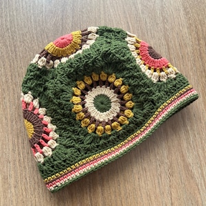 green granny square beanie, green yellow crochet beanie, granny square beret, green crochet winter hat, motif beanie,  unisex beanie