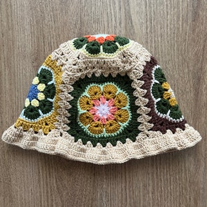 chapeau bob au crochet, chapeau bob carré de grand-mère vert marron clair fleur jaune, coton tricoté main, chapeau bohème unique unisexe, chapeau patchwork